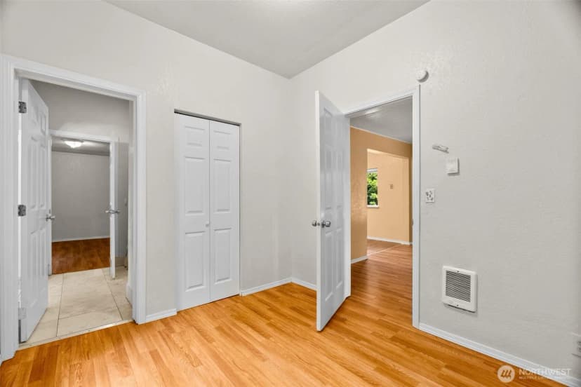 Property photo for 101 2nd Avenue Nw, Olympia photo 12