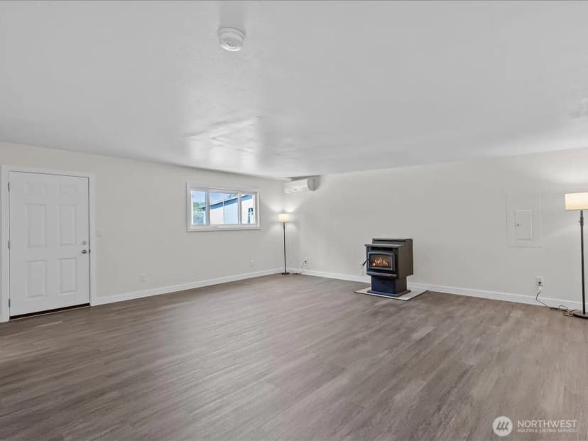 Property photo for 10833 11th Avenue Sw, Seattle photo 23