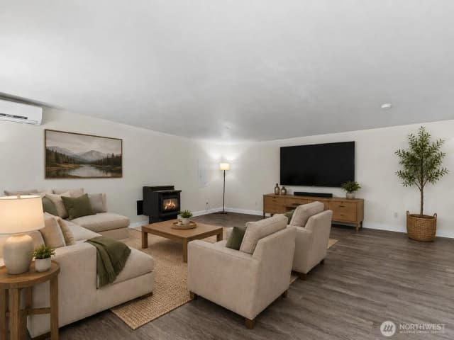 Property photo for 10833 11th Avenue Sw, Seattle photo 4