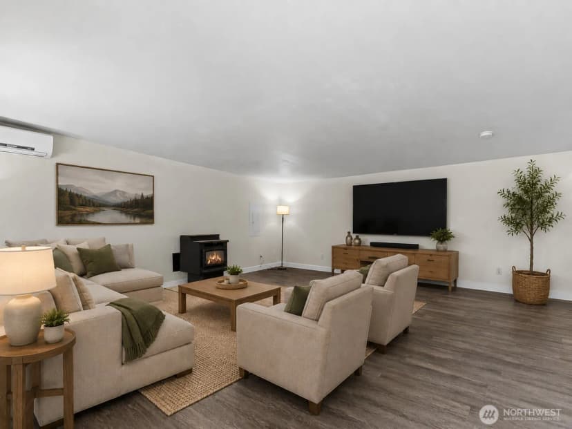 Property photo for 10833 11th Avenue Sw, Seattle photo 4