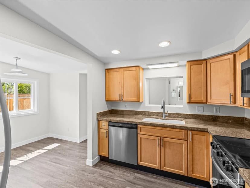 Property photo for 10833 11th Avenue Sw, Seattle photo 13