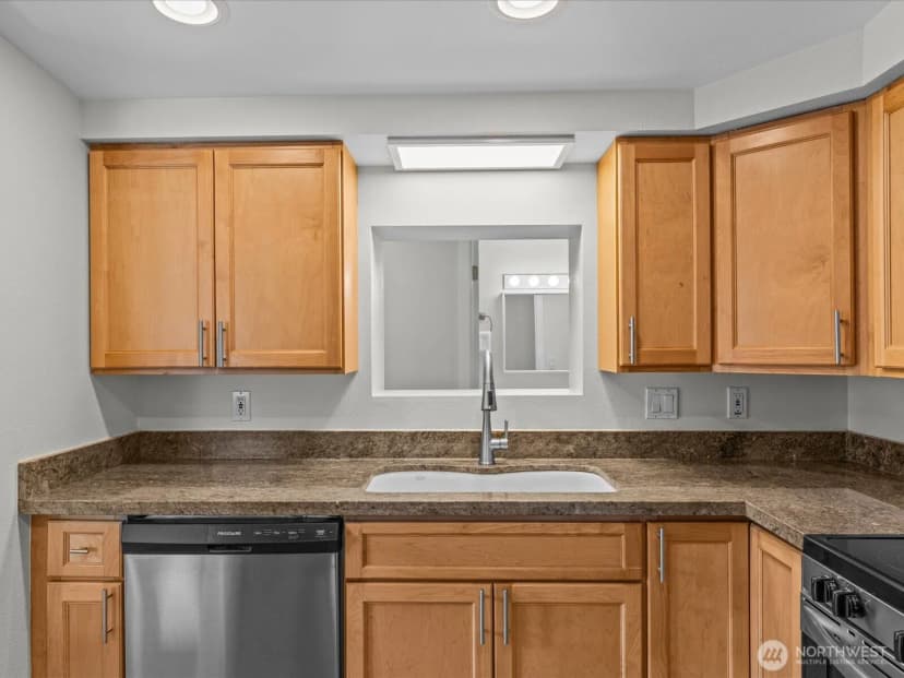 Property photo for 10833 11th Avenue Sw, Seattle photo 15