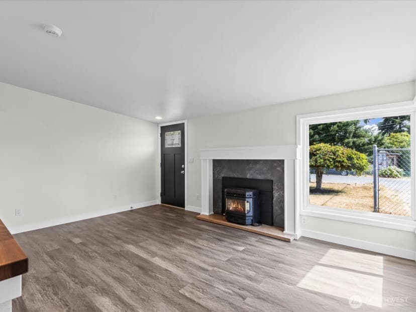 Property photo for 10833 11th Avenue Sw, Seattle photo 11