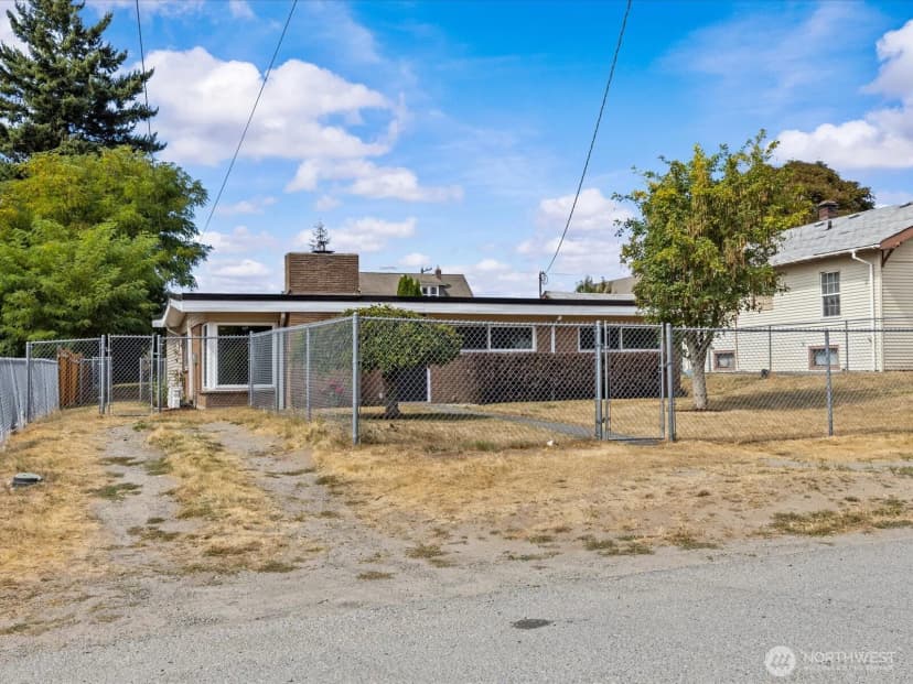 Property photo for 10833 11th Avenue Sw, Seattle photo 36