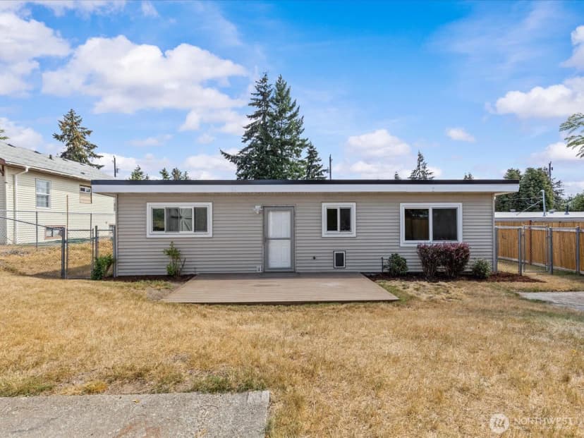 Property photo for 10833 11th Avenue Sw, Seattle photo 28