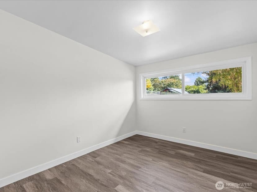 Property photo for 10833 11th Avenue Sw, Seattle photo 17