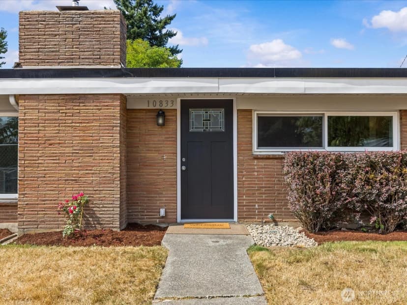 Property photo for 10833 11th Avenue Sw, Seattle photo 32
