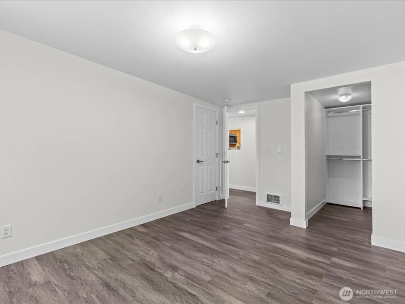 Property photo for 10833 11th Avenue Sw, Seattle photo 22
