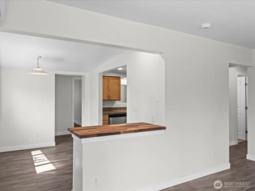 Property photo for 10833 11th Avenue Sw, Seattle photo 8