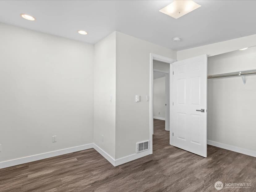 Property photo for 10833 11th Avenue Sw, Seattle photo 19