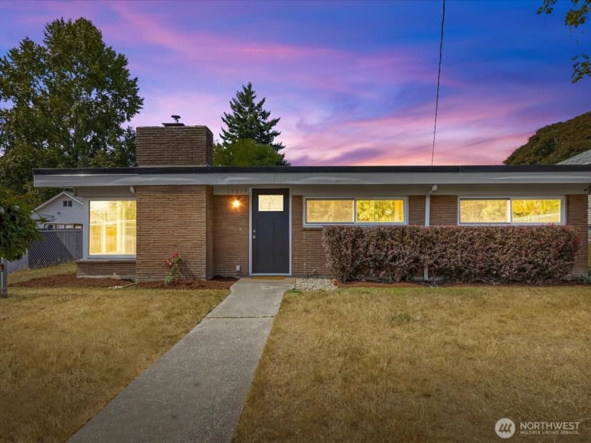Property photo for 10833 11th Avenue Sw, Seattle photo 30