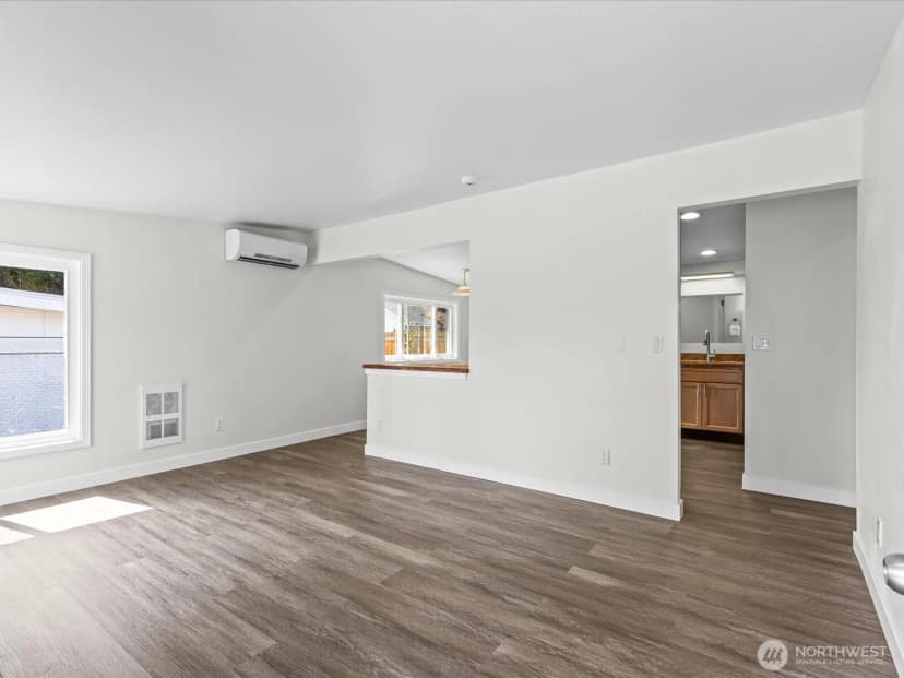 Property photo for 10833 11th Avenue Sw, Seattle photo 7