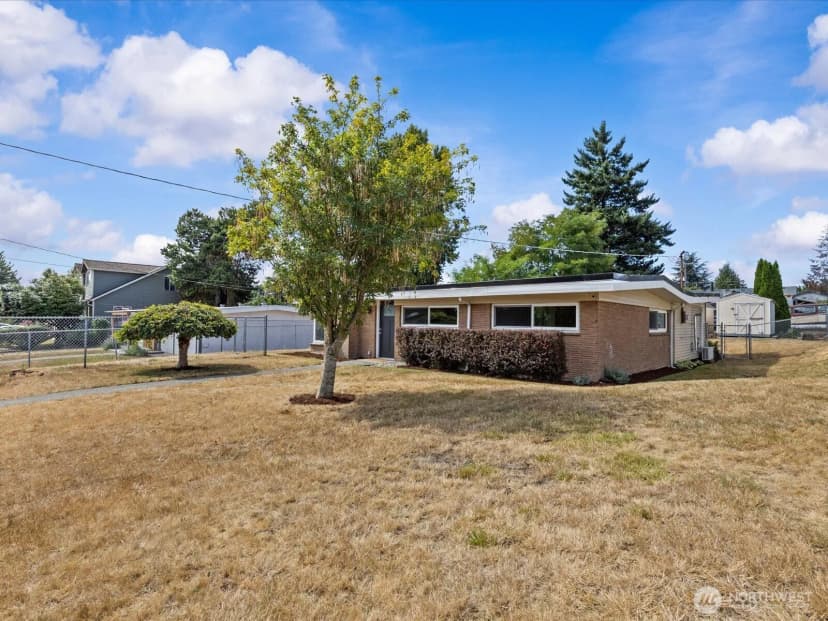 Property photo for 10833 11th Avenue Sw, Seattle photo 35
