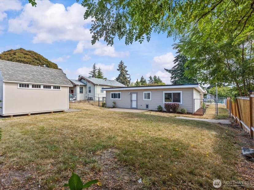 Property photo for 10833 11th Avenue Sw, Seattle photo 26