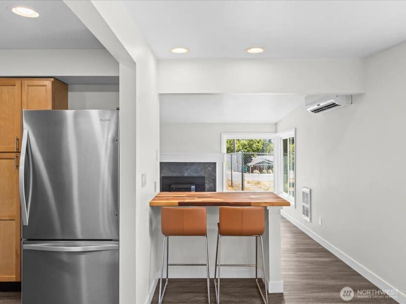 Property photo for 10833 11th Avenue Sw, Seattle photo 12