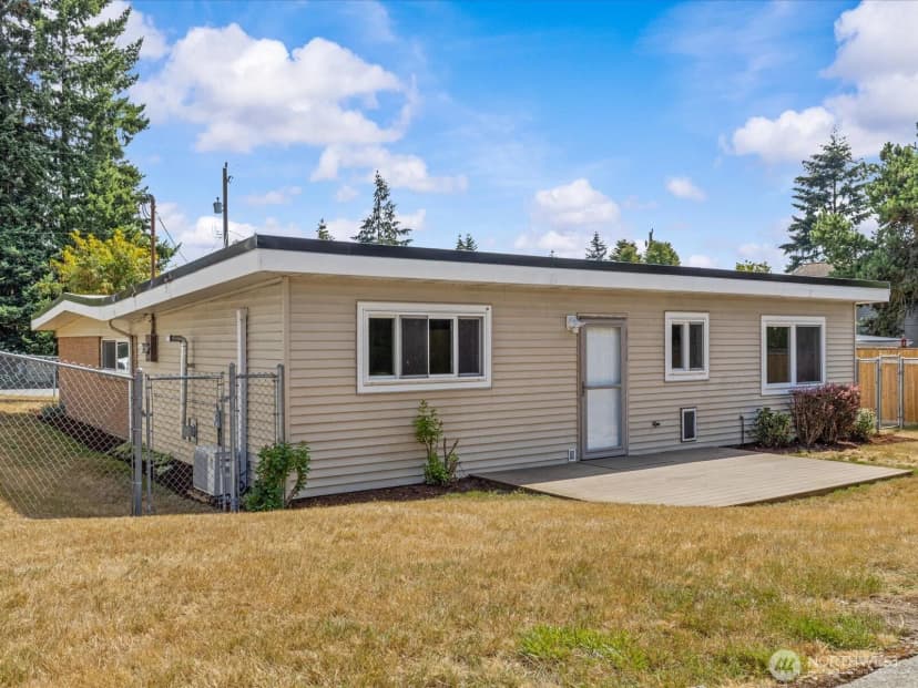Property photo for 10833 11th Avenue Sw, Seattle photo 29