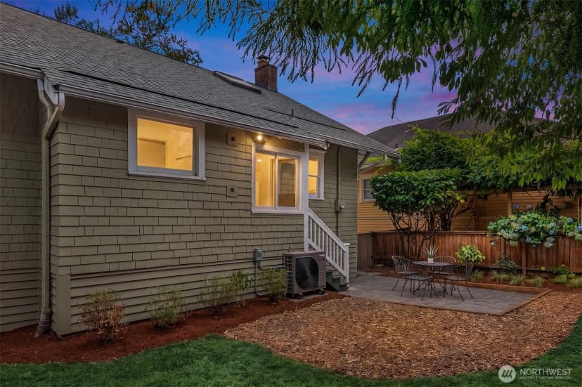 Property photo for 4663 1st Avenue Ne, Seattle photo 28