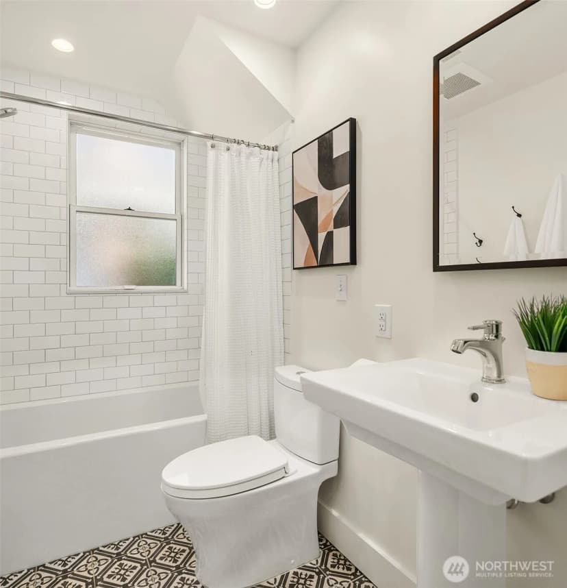 Property photo for 4663 1st Avenue Ne, Seattle photo 14