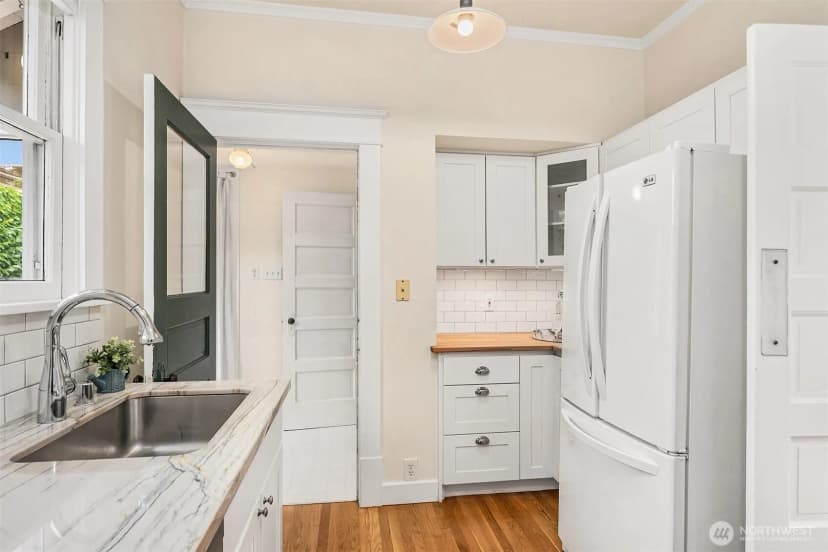 Property photo for 4663 1st Avenue Ne, Seattle photo 13