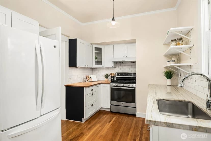 Property photo for 4663 1st Avenue Ne, Seattle photo 12