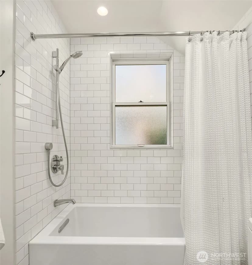 Property photo for 4663 1st Avenue Ne, Seattle photo 15