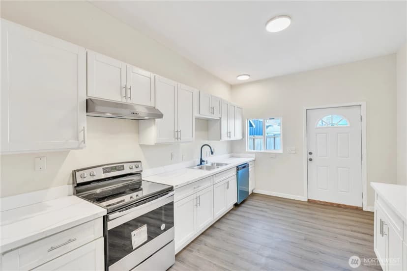 Property photo for 1408 S J St, Tacoma photo 10