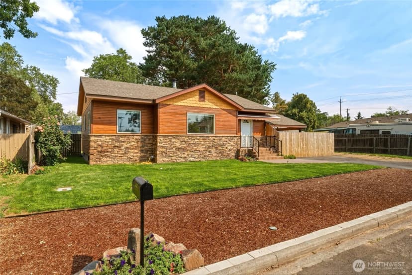Property photo for 1707 J Street, Walla Walla photo 2