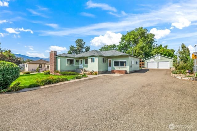 Property photo for 225 Se 1st Street, East Wenatchee