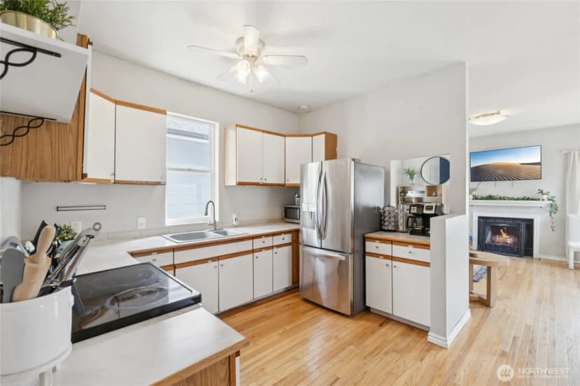 Property photo for 1110 S Bennett Street, Seattle photo 13