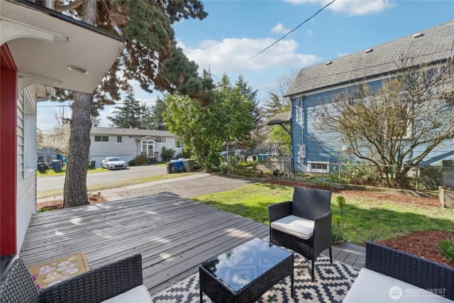 Property photo for 1110 S Bennett Street, Seattle photo 5