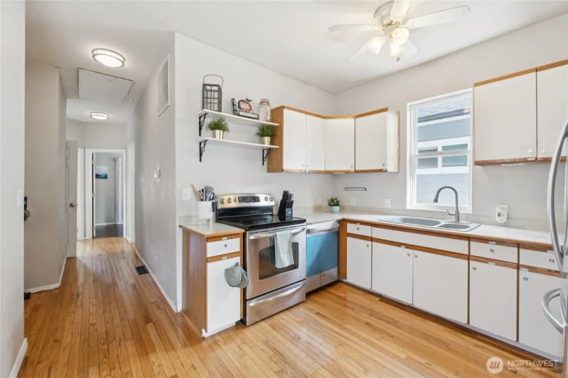 Property photo for 1110 S Bennett Street, Seattle photo 15