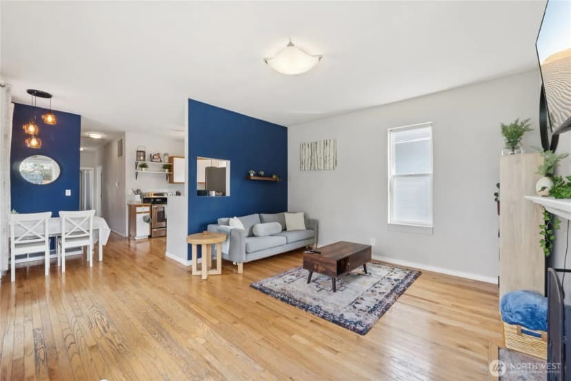 Property photo for 1110 S Bennett Street, Seattle photo 9