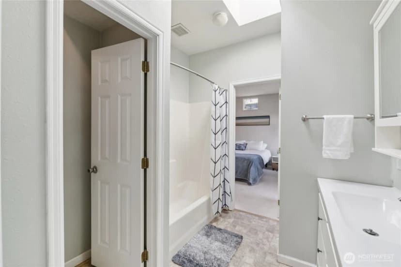 Property photo for 1110 S Bennett Street, Seattle photo 21