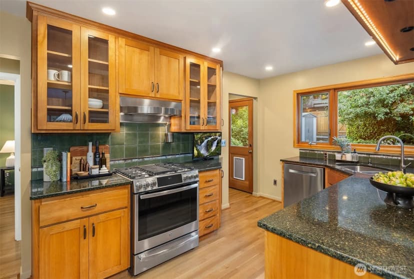 Property photo for 5257 36th Avenue Ne, Seattle photo 11