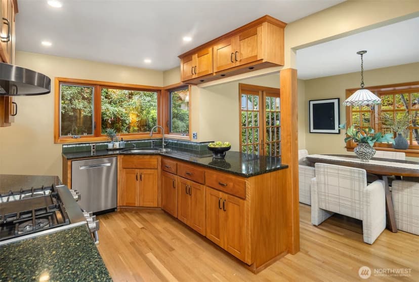Property photo for 5257 36th Avenue Ne, Seattle photo 12
