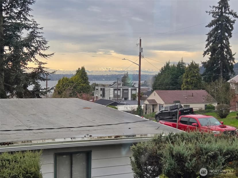 Property photo for 1011 N 28th Place, Renton photo 13