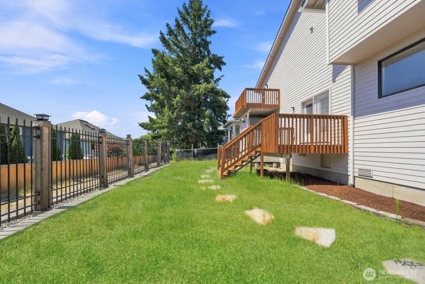 Property photo for 1011 N 28th Place, Renton photo 31
