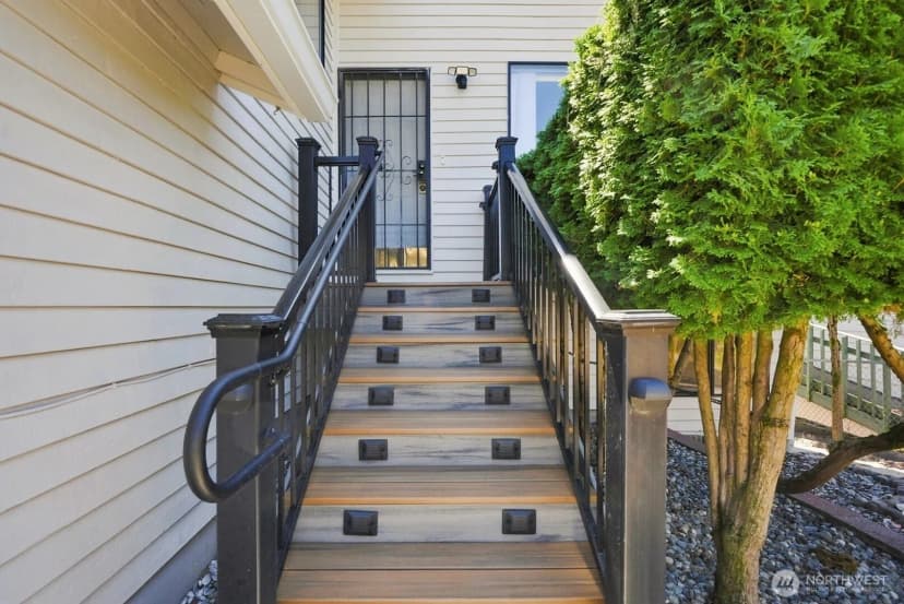Property photo for 1011 N 28th Place, Renton photo 3