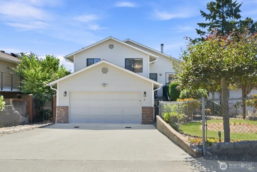 Property photo for 1011 N 28th Place, Renton photo 2