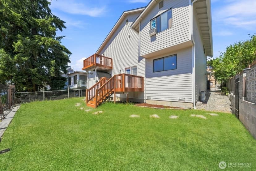 Property photo for 1011 N 28th Place, Renton photo 32