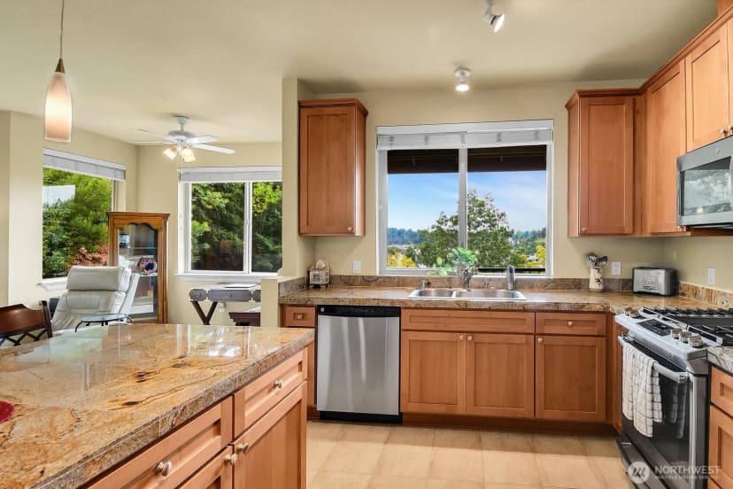 Property photo for 6800 132nd Place Se #e-401, Newcastle photo 5