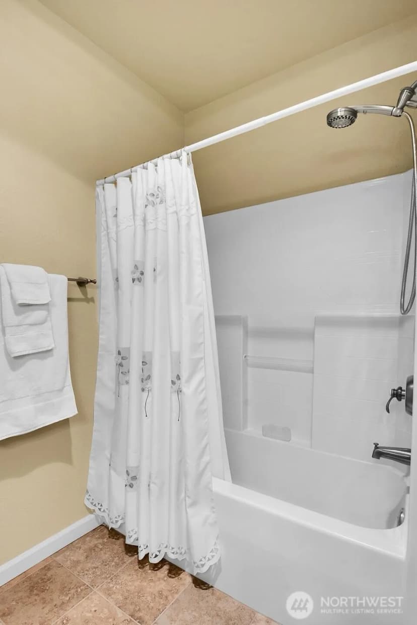 Property photo for 6800 132nd Place Se #e-401, Newcastle photo 13