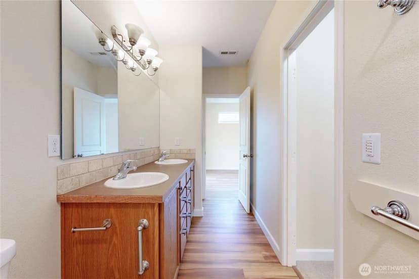 Property photo for 1212 Sw Carver Street, College Place photo 13