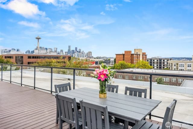 Property photo for 626 4th Avenue W #504, Seattle photo 2