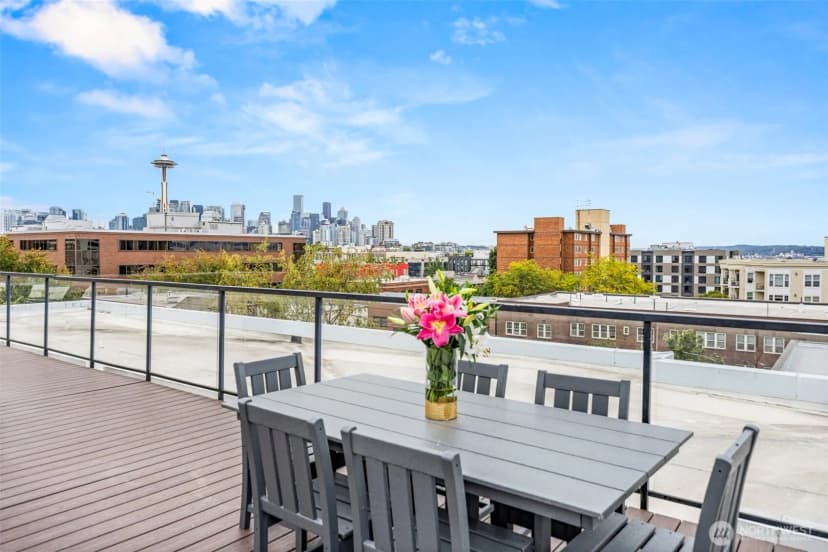 Property photo for 626 4th Avenue W #504, Seattle photo 2