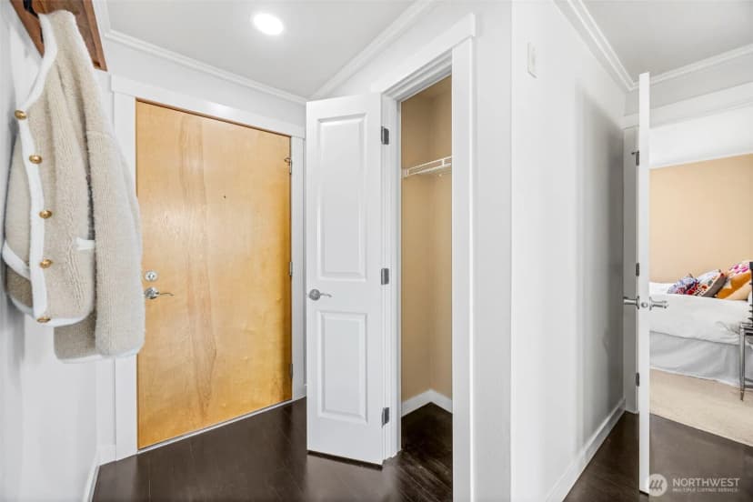 Property photo for 626 4th Avenue W #504, Seattle photo 6