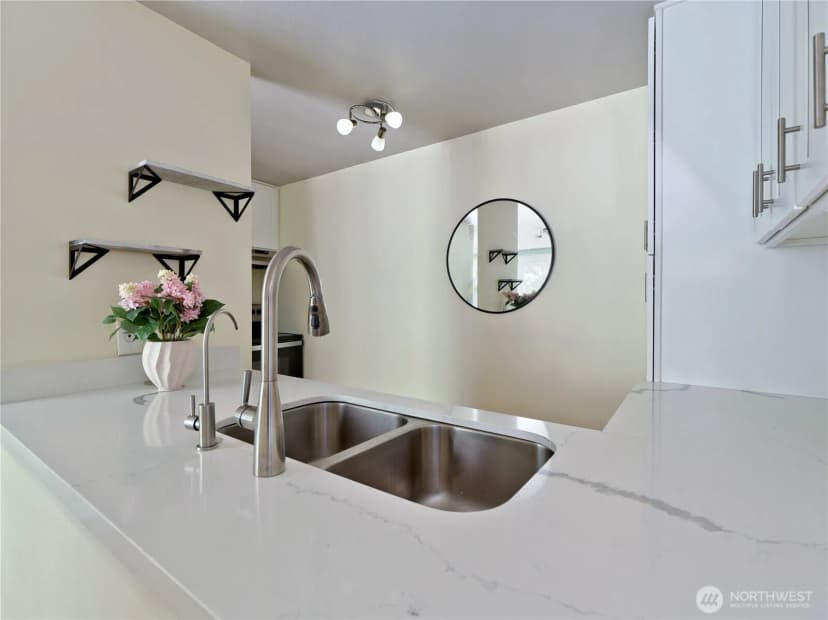 Property photo for 1300 University Street #2a, Seattle photo 12
