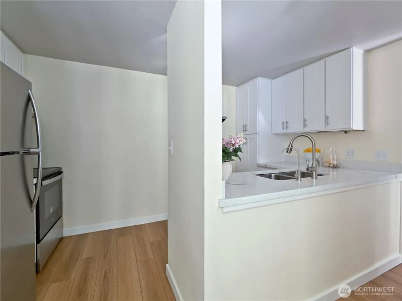 Property photo for 1300 University Street #2a, Seattle photo 9
