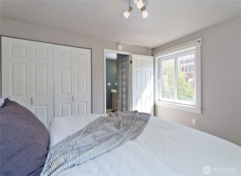 Property photo for 1300 University Street #2a, Seattle photo 17