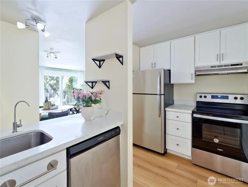 Property photo for 1300 University Street #2a, Seattle photo 10